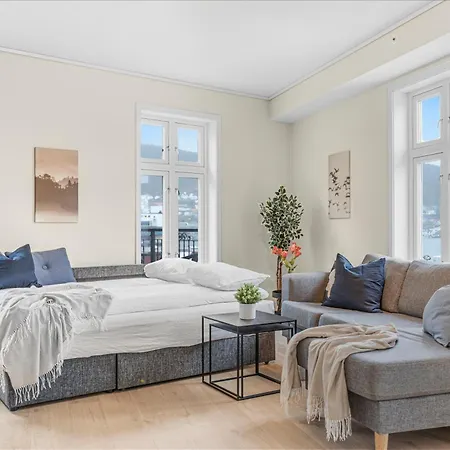 Big House With Ocean View Close To City Center! Берген