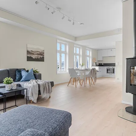 Апартаменти Big House With Ocean View Close To City Center! *