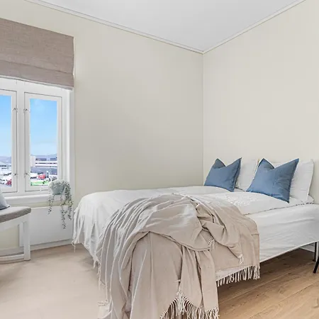 Апартаменти Big House With Ocean View Close To City Center!