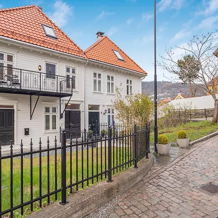 Big House With Ocean View Close To City Center! Берген